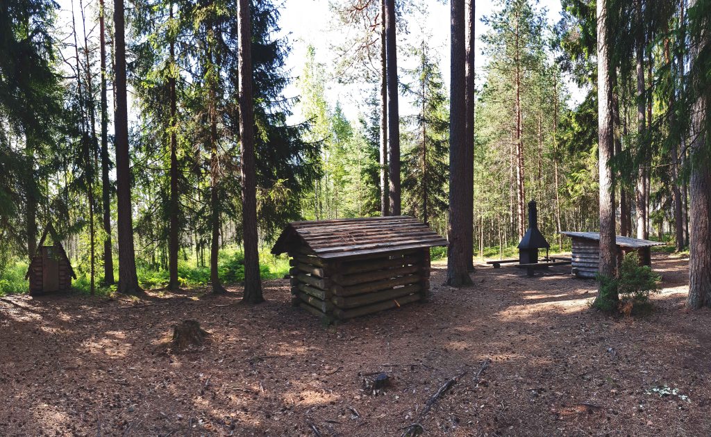 Valgesoo õpperada telkimiskoht